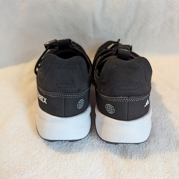 Youth Adidas Sneakers - Picture 4 of 7